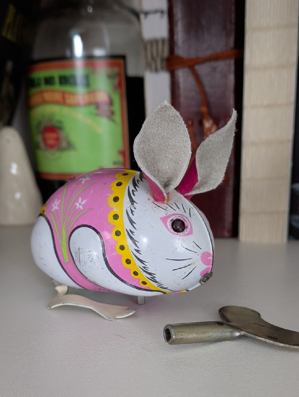 💙4/20 Vintage Tin Hopping Bunny